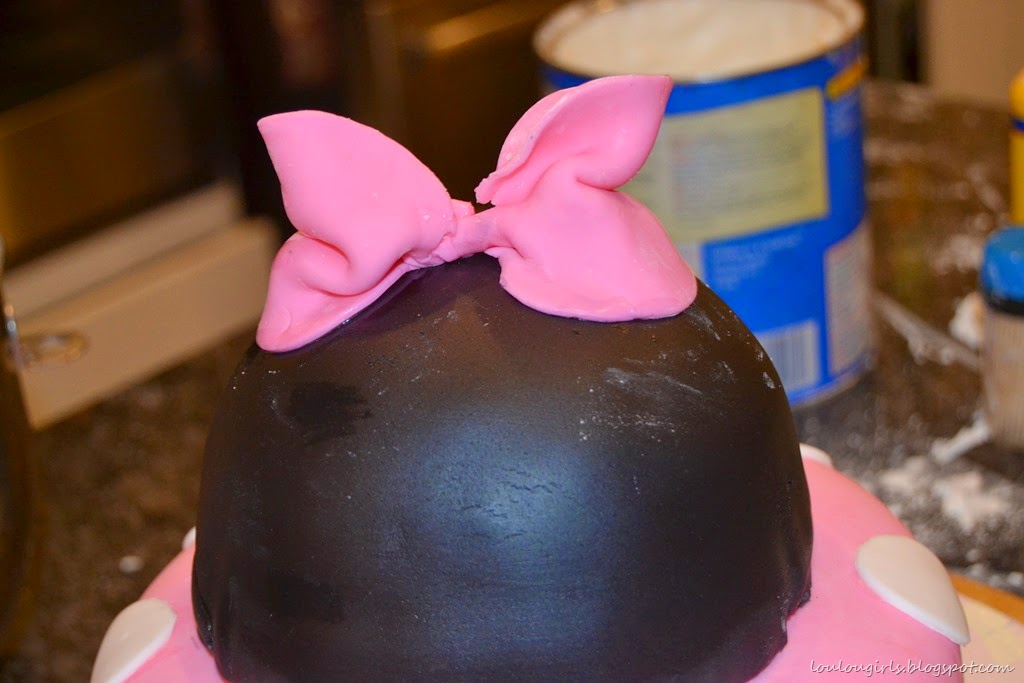 [How-To-Make-a-Minnie-Mouse-Birthday-Cake%2520%252833%2529%255B3%255D.jpg]