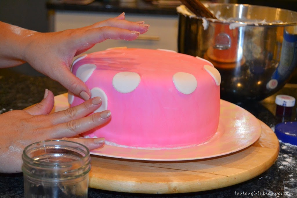[How-To-Make-a-Minnie-Mouse-Birthday-Cake%2520%25285%2529%255B3%255D.jpg]