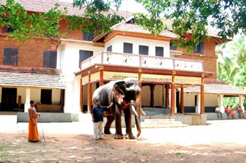 Traditional Kerala Houses: VARIKKASSERI MANA, SOORYAKALADI MANA, NARIKKOTTILAM, CHITTOR KOVILAKAM, POOMULLY MANA