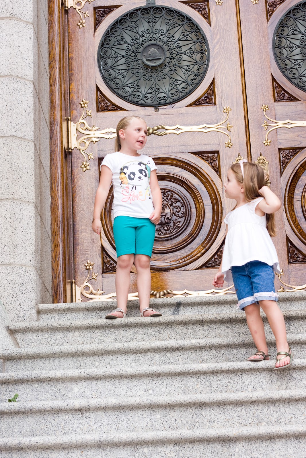 [9.6.12%2520-%2520soph%2520tess%2520temple%2520steps%255B3%255D.jpg]