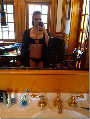 kim_kardashian_In_bathing_suit