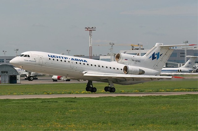 [800px-Centre-Avia_Yakovlev_Yak-42_42385_Misko%255B3%255D.jpg]