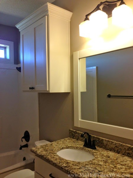Standard hall bath in Texas.jpg Standard hall bath in Texas