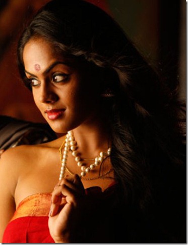 Santhosh Sivan, Karthika Nair in Ravi Varma Movie Hot Stills