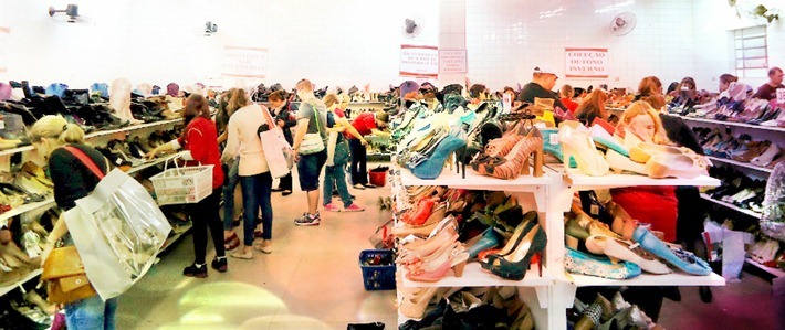 Foto: Amanda - blog AiAmigaaaa feira-barateira-calcados-curitba1