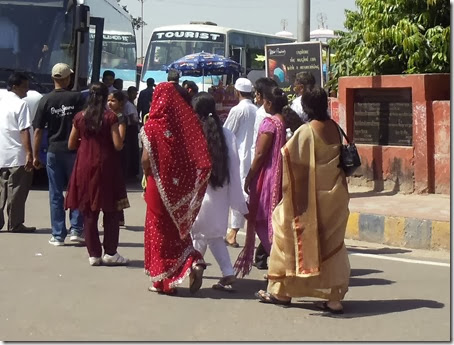 Mulheres-Agra-Mulheres com sari-CROP