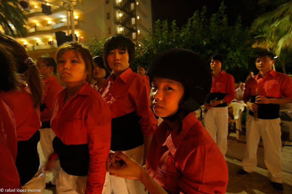 Colla de castellers xinesa Xiquets de Hangzhou al inci d'una gira a Catalunya.Hotel Calypso, Medplaya.Salou, Tarragones, Tarragona