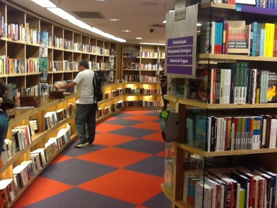 Livraria Cultura em Curitiba - Foto via @ShoppingCtba Livraria Cultura em Curitiba - Foto via @ShoppingCtba