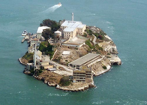 [alcatraz-a-mais-famosa-prisao-74493-1%255B3%255D.jpg]