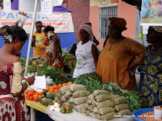 Des vendeuses de légumes le 12/3/2012 à Kinshasa, lors de 4èm foire de l’entreprenariat féminin. Radio Okapi/ Ph. John Bompengo