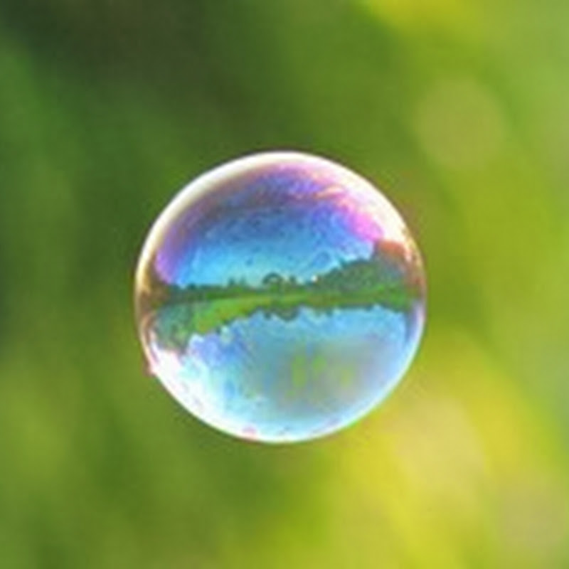 Spectacular Photos of Bubbles Frozen in Frigid Temperatures.