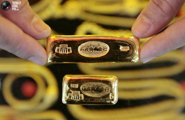Gold, most beautiful metal in various shapes