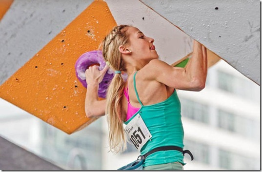 girls-rock-climbing-10