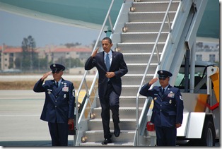 Barack_Obama_coming_out_from_Air_Force_One