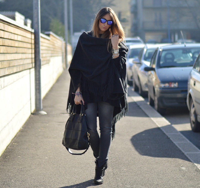 Rinascimento cape, Fornarino Blanca jeans, Fornarina Jeans, Oakley, Oakley Sunglasses, Zara, Zara shoes, Zara ankle boots, Givenchy Bag, Givenchy bygatti bag, Nixon, Nixon watch, Mia Gioia, Fashion Blogger, Italian fashion blogger, Fashion blogger italiane, migliori fashion blogger italiane, fashion blogger firenze, regali per San Valentino, Gioielli di San Valentino