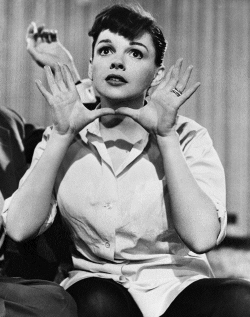 [judy%2520garland%2520a%2520star%2520is%2520born%25201954%255B5%255D.jpg]