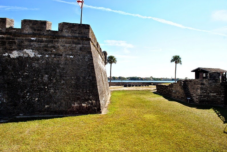 [04a2---Exterior-walls-and-moat-area4.jpg]