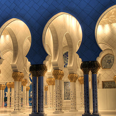 A closer look at the Sheikh Zayed Mosque in Abu Dhabi.Join my Flickr group and your photo could be featured in my blog.For more visit my blog: www.momentaryawe.com/blog<br> © Catalin Marin<br>Photo selected by <a href="http://bitofinspiration.com"> bitofinspiration.com</a>. <br>For link to original source visit <a href="http://www.flickr.com/photos/94102979@N00/3007159933" >flickr </a> 3007159933.jpg