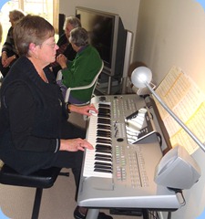 Pam Rea playing the Tyros 3