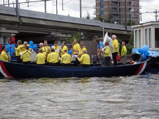 Tuba boat