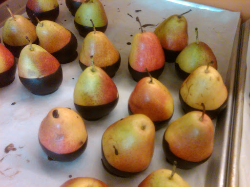 What is life without dessert? Fresh pears dipped in antioxidant-rich dark chocolate makes a tasty, heart-friendly treat.
