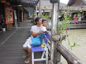 พู่กันเที่ยวพัทยาและยังท้องเสีย
