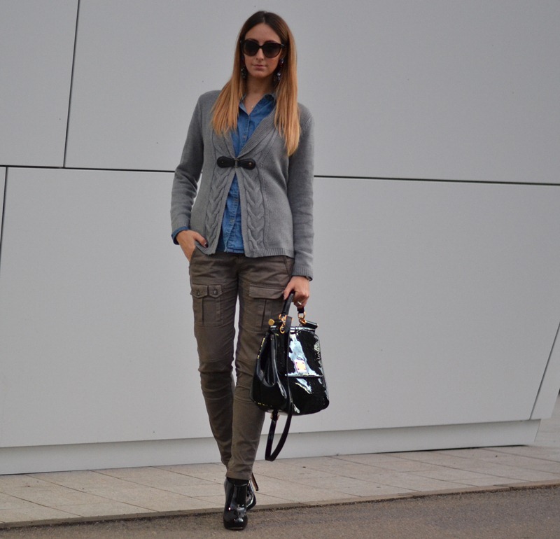 DSC_0204 Sisley, Sisley pants, C&A cardigan, C&A, C&A pullover, Valentino sunglasses, Miss Sicily, Miss Sicily by Dolce & Gabbana, Dolce & Gabbana bag, italian fashion bloggers, fashion blogger, street style, fashion blogger firenze, Carvela boots, Carvela shoes, Carvela by Kurt Geiger, Carvela
