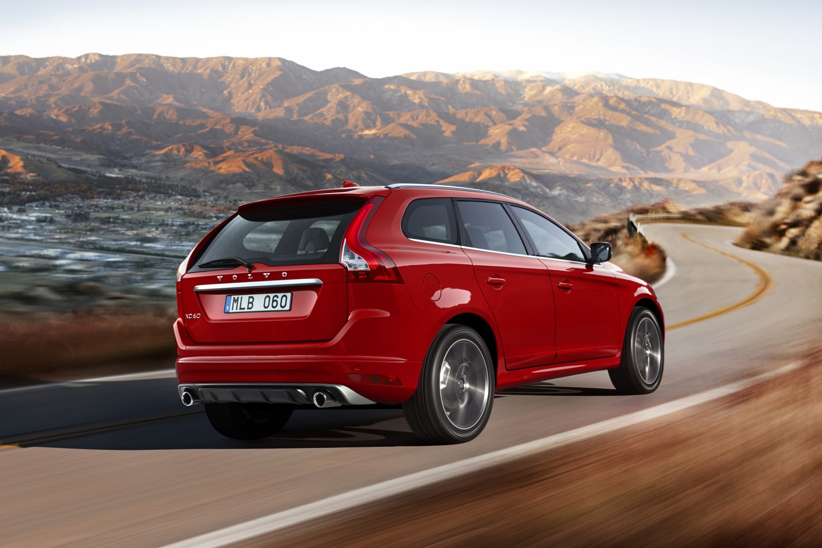 Volvo-XC60-R-Design-2[3].jpg