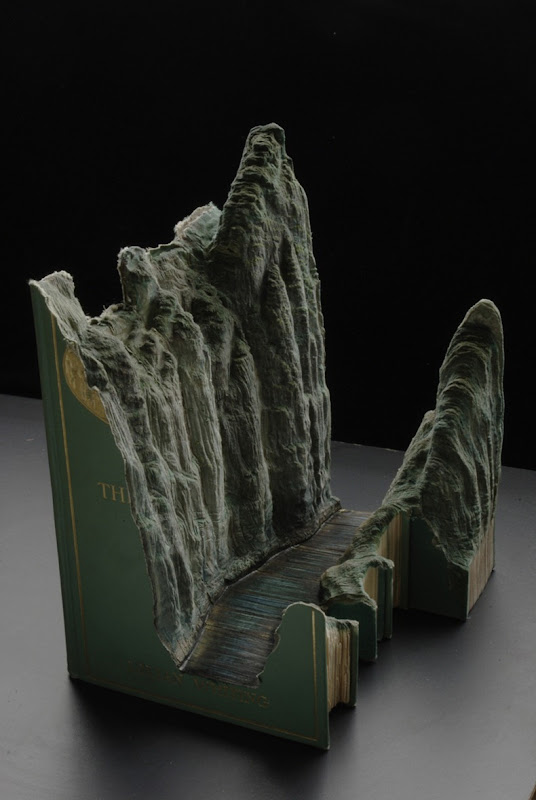 الفنان Guy Laramee ومجسمات الطبيعية المنحوتة من الكتب - Landscapes Carved Out of Books by Guy Laramee Guy-laramee-5%25255B3%25255D