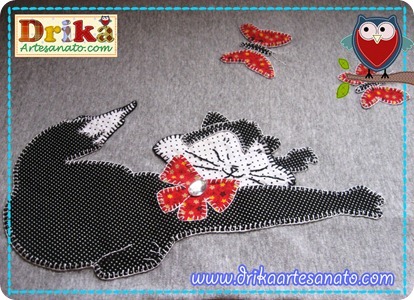 Gatinha com patch aplique detalhes