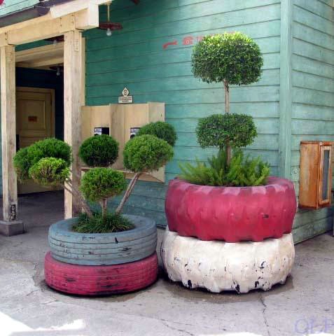 [diy-outdoor-planters-of-recycled-tir%255B2%255D.jpg]