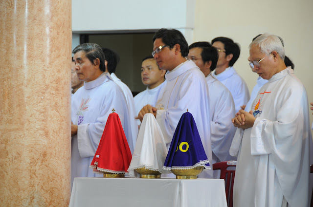Thánh lễ làm phép dầu tại nhà thờ chính tòa Qui nhơn 2013