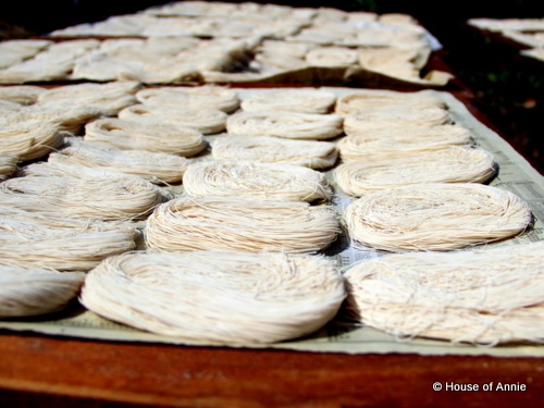 [semi%2520dried%2520mee%2520sua%255B2%255D.jpg]