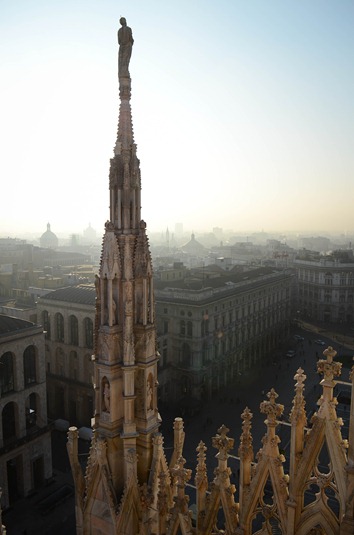 [Milan-Duomo-climb8.jpg]