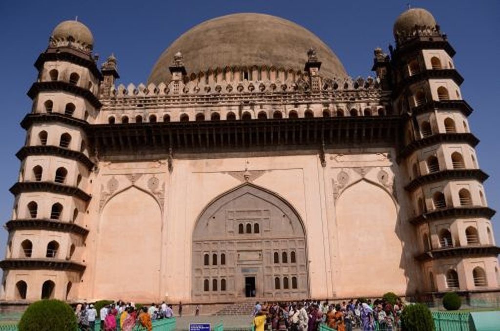 [golgumbaz4%255B4%255D.jpg]