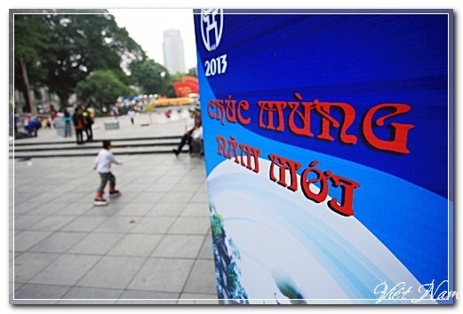 Hà Nội - Sài Gòn tất bật trước đêm giao thừa đón 2013