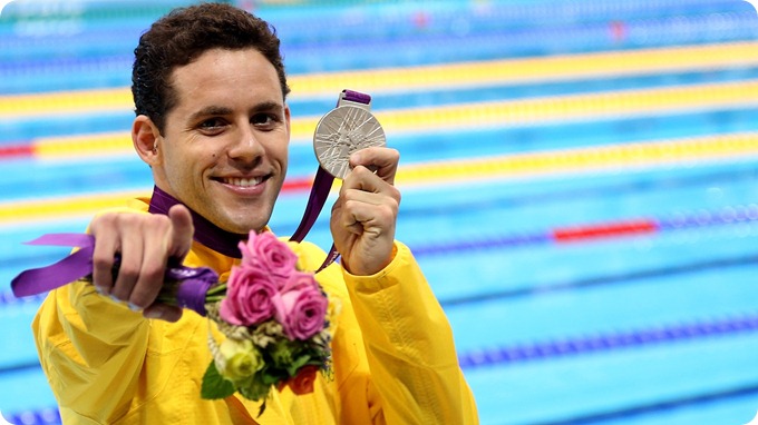 thiago-pereira-exibe-a-medalha-de-prata-conquistada-nos-400-m-medley-nos-jogos-olimpicos-de-londres-1343503584992_1920x1080 thiago-pereira-exibe-a-medalha-de-prata-conquistada-nos-400-m-medley-nos-jogos-olimpicos-de-londres-1343503584992_1920x1080