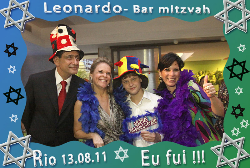 Fotos de Leonardo - 13.08.11. Foto numero 01 da Social Click Fotografia Digital, do Rio de Janeiro, RJ, que faz fotos divertidas, fotos malucas, fotos com fantasias, fotos na hora, fotografia maluca, fotografia divertida com molduras personalizadas. foto brinde album de assinatura social click rio janeiro Oliver producoes para aniversario ao vivo casamento fotos divertidas malucas maluca animadas animado bordas noivos fotografos noivas