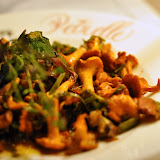 Courgette farcie aux légumes et girolles.