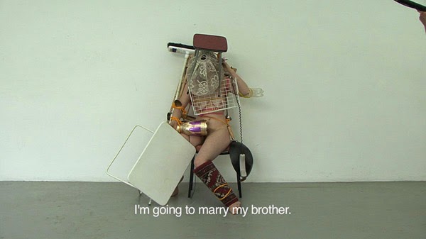 Obnazhennye-devushki-svyazannye-verevkami-Melanie-Bonajo-10-foto