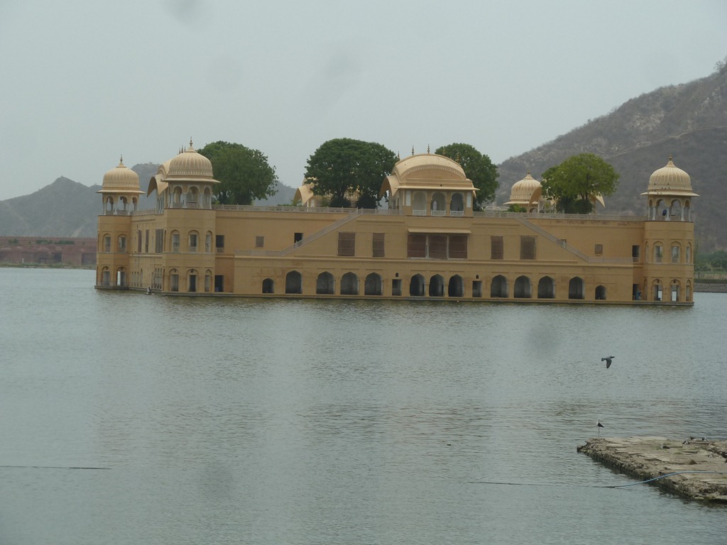 [India-Jaipur-Lake-Palace.3.jpg]