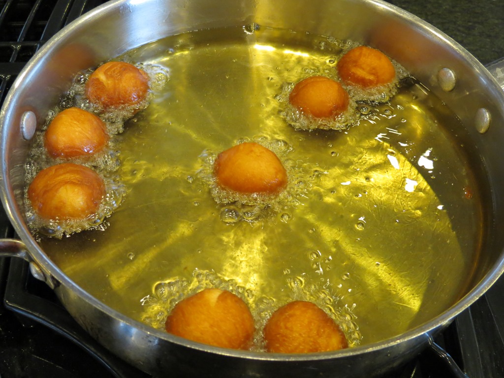 [Frying-Snickerdoodle-Poppers4.jpg]