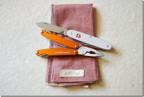 what_men_carry_in_their_pockets_640_04