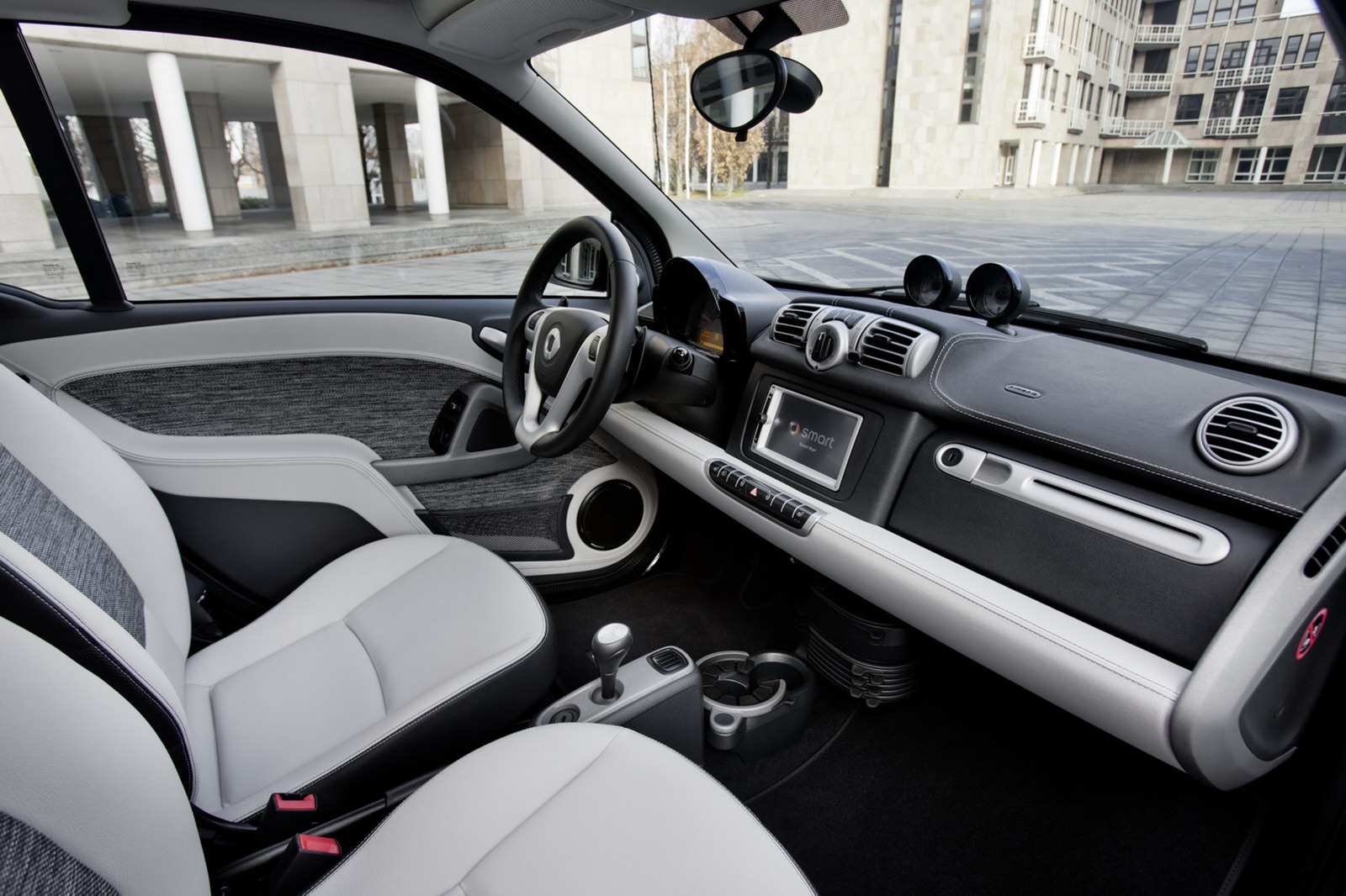 Smart-Fortwo-2012-11[2].jpg