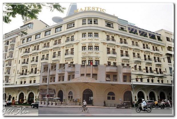 [majestic-hotel-1966-and-now-6fbc9%255B4%255D.jpg]