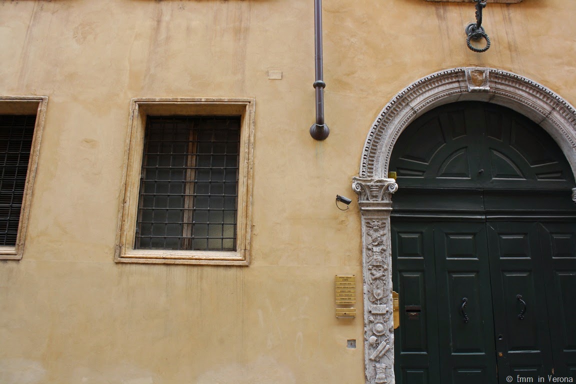 [Windows-and-Doorways-of-Verona-97.jpg]