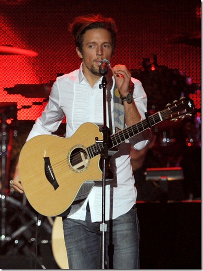 Jason Mraz - 2010 - MusiCares Person Of The Year Tribute To Neil Young