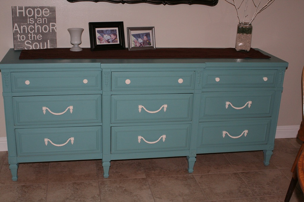 [Painting%2520with%2520Annie%2520Sloan%2520Chalk%2520Paint%2520Provence%2520and%2520Old%2520White%2520%25282%2529%255B12%255D.jpg]