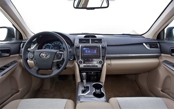 2012-Toyota-Camry-Hybrid-XLE-cockpit