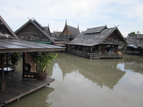 พู่กันเที่ยวพัทยาและยังท้องเสีย